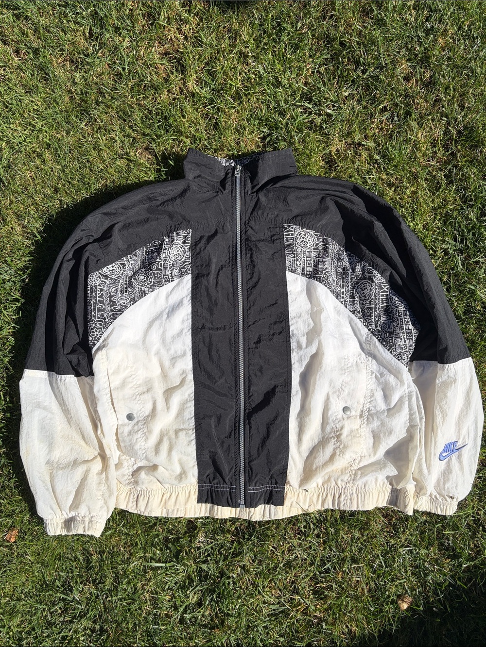 Vintage Nike Black and White Men's Windbreaker with sick Graphic panels